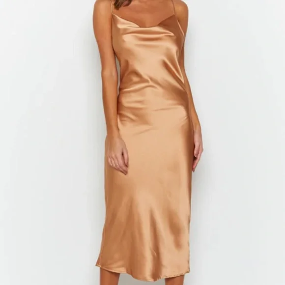 sweetheart floral midi dress Floral Embroidered Sweetheart Neckline Midi Dress